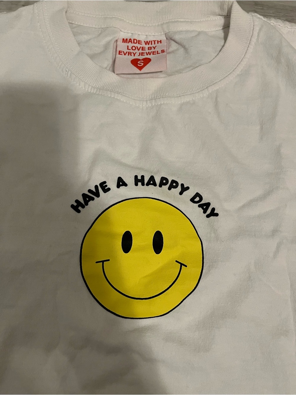 Smiley Cropped Tee - Picture 4 of 5